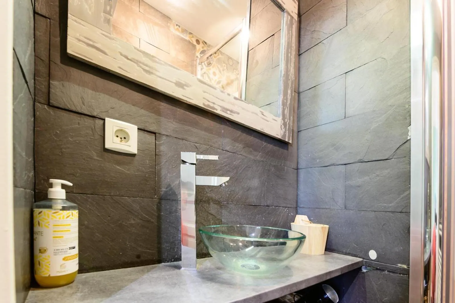 Appartement Le Color Vienne Centre 0*, Vienne (Isere) France